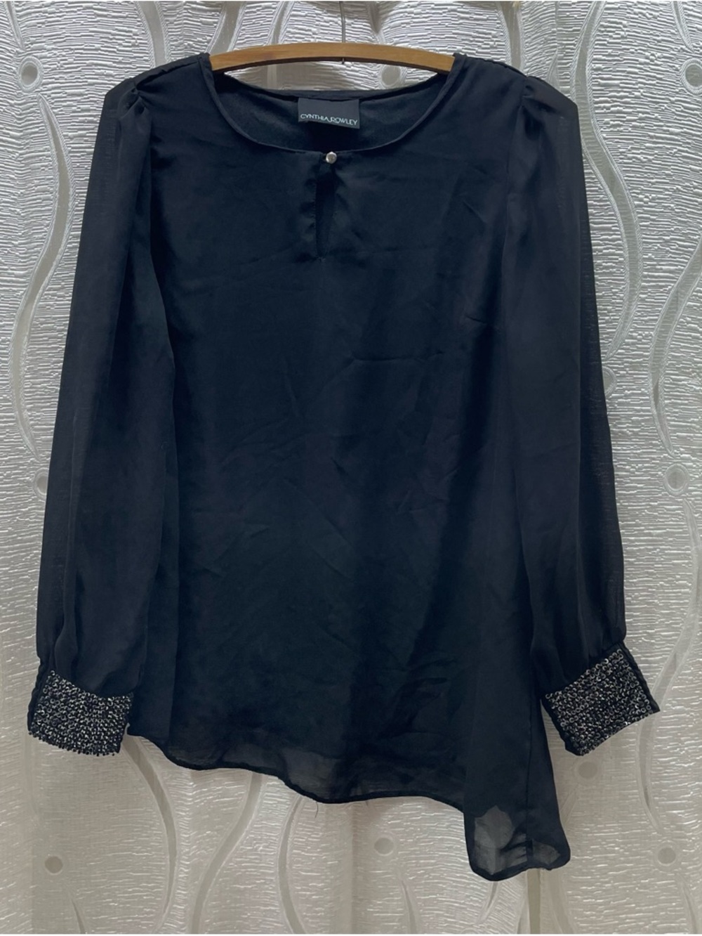 Cynthia Rowley Blouse Womens Medium Black Excellent Beaded Cuff Asymmetrical Hem
